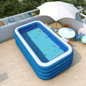 Family-Lounge-Pool